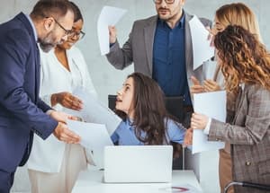 Deeskalacijske strategije za smirivanje napetih situacija